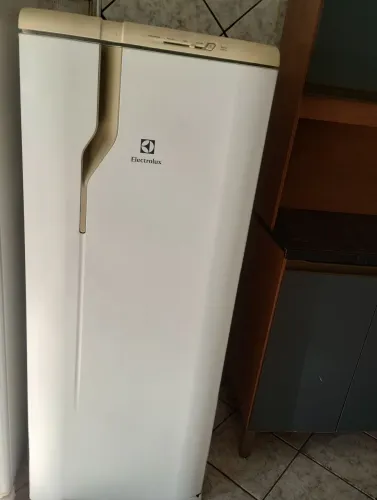 Vendo uma geladeira