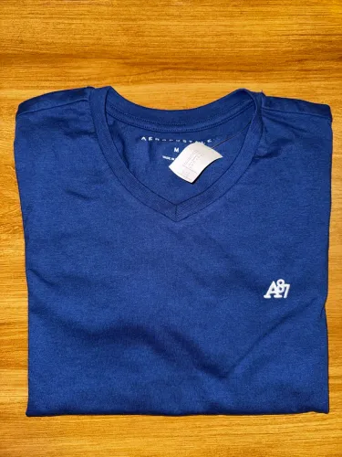 Camisa básica Gola V Aeropostale original Importada Cor:Azul