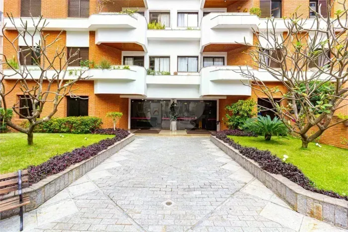 Apartamento com 4 quartos para locação em Perdizes - SP