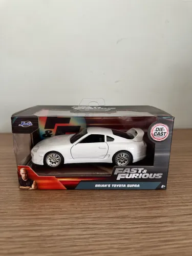 Carrinho Jada Velozes e Furiosos supra branco