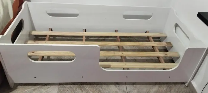 Cama infantil montessoriana com grade sem colchão