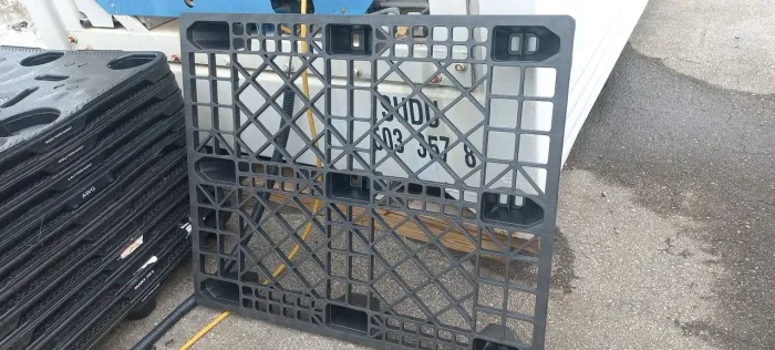 VENDO PALEETS DE PLASTICOS 