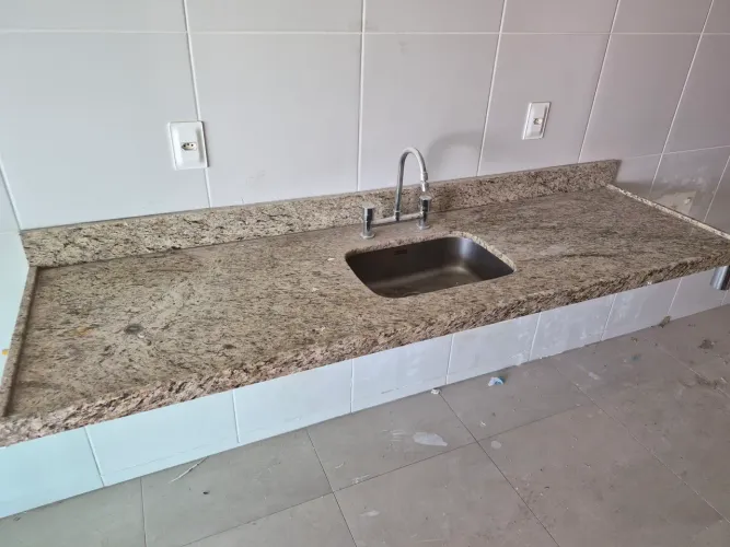 Bancada nova de granito Santa Cecília 