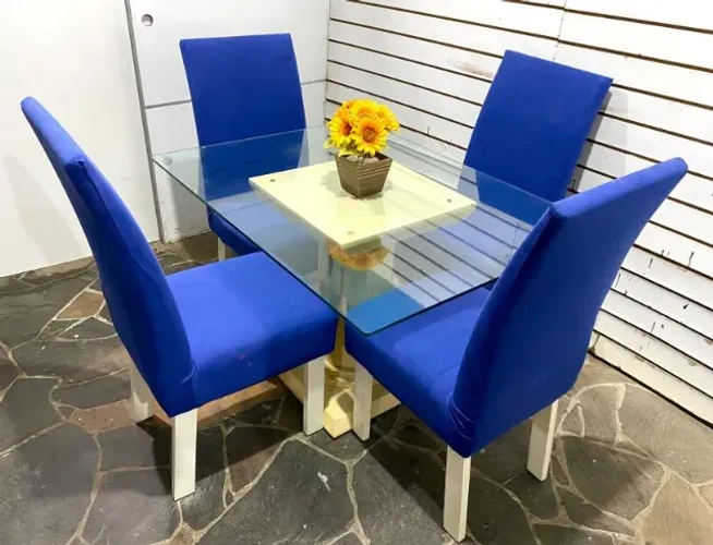 Mesa vidro 1,20x90 com 4 cadeiras altas
