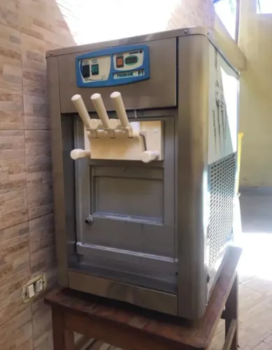 Máquina de sorvete expresso Italianinha Premium