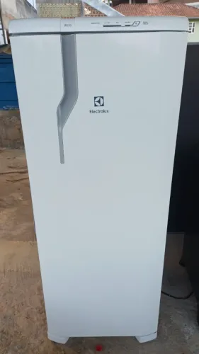 Geladeira Eletrolux 240L 127V