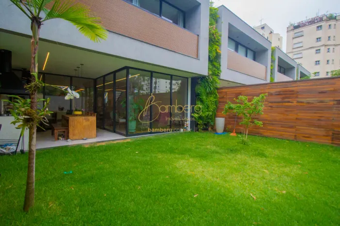 Um Condominio Fechado em rua fechada. Linda! 7 quartos 4 suítes