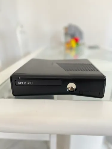 Xbox 360 Slim liga com luz vermelha - ideal para conserto ou peças