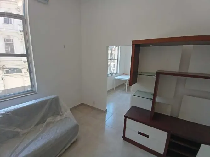 Imperdível! Sala/Quarto Moderno com Piso Frio e Ar Condicionado no Centro - RJ