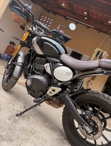 Triumph Scrambler 400 x