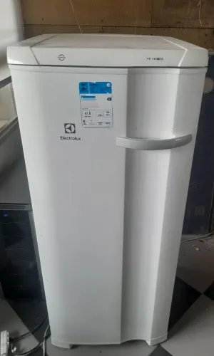 Freezer vertical Eletrolux 145 L  1 porta  