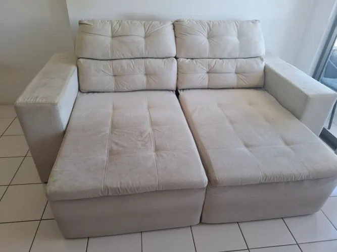 Sofá bege retrátil da Oficina Designer 