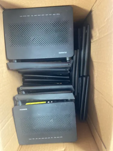 25 un Moldem  Huawei Hg8145v5  (Usado)  bloqueado e higienizado acompanha carregador ?