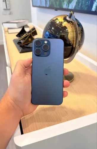 iPhone 15 Pro Max Azul Titânio - Impecável (Sem Riscos / Bateria 86% / Origem EUA)