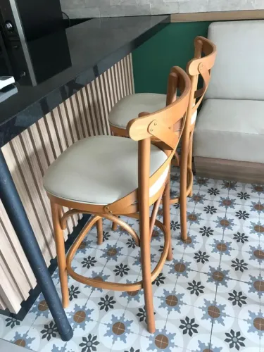 Banquetas com assento confortável