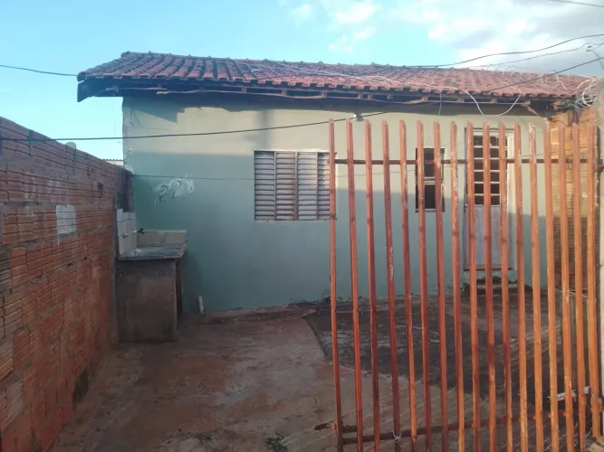 Alugo casa 3peças no Aero Rancho 
