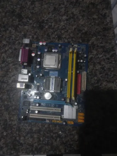 KIT 775 FUNCIONANDO | GIGABYTE GA-945GCM-S2L + PENTIUM D 820 + 1GB DDR2