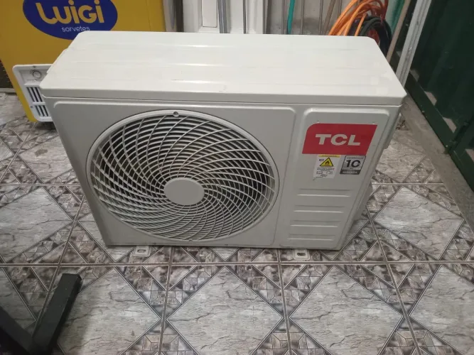 Ar-condicionado TCL 24000 Btu/h modelo TAC-24CTG2-INV 220v60Hz 