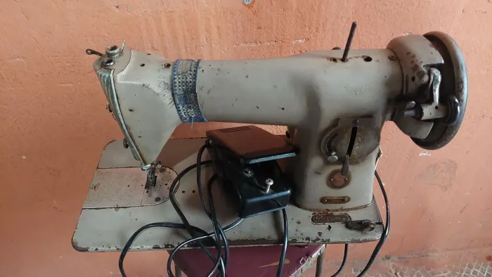 Máquina De Custura Singer Marron