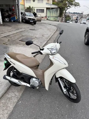 Vendo minha biz, motor original, documentos todos legalizados.