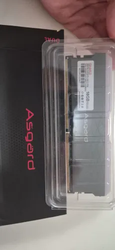 1x módulo de 16gb de RAM, semi novo