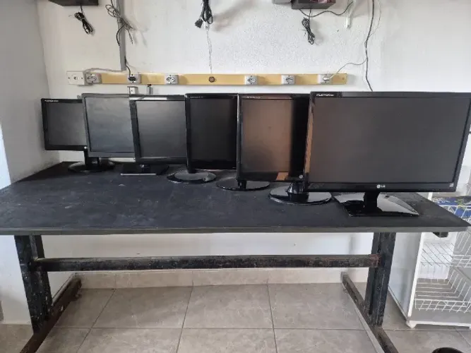 Monitores 16 a 22 polegadas