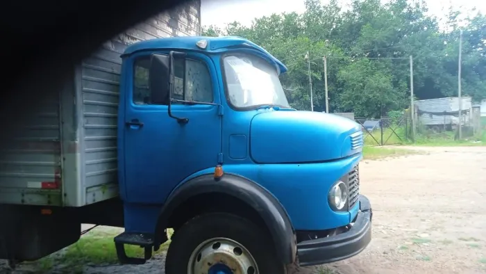 Mercedes 1113 Baú