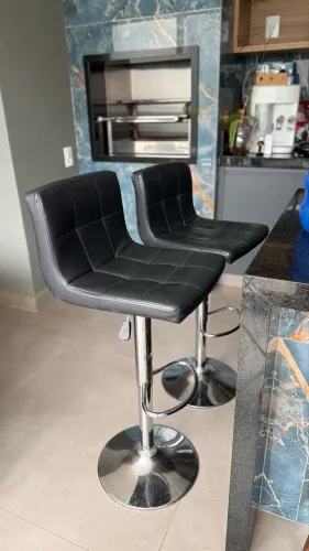 Par de Banquetas Pretas Reguláveis - Excelente Estado