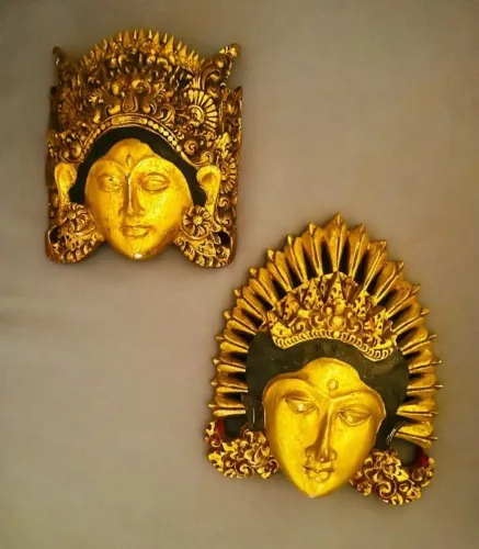 Máscara Tailandesa em Madeira (Deusas Dourada e Marfim)