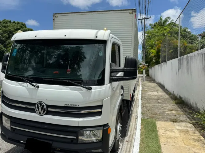 Volkswagen delivery 9.170 com baú 