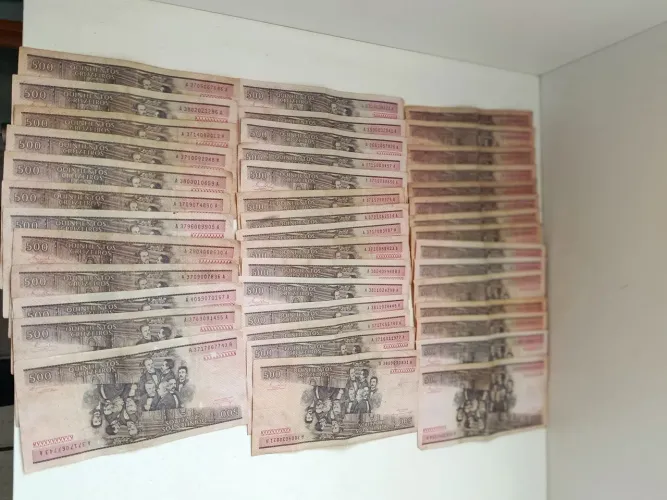 Coleção de 42 cédulas de quinhentos cruzeiros