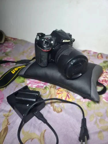 Nikon D7-100 + Lente 18-105mm VR - (R$2000)