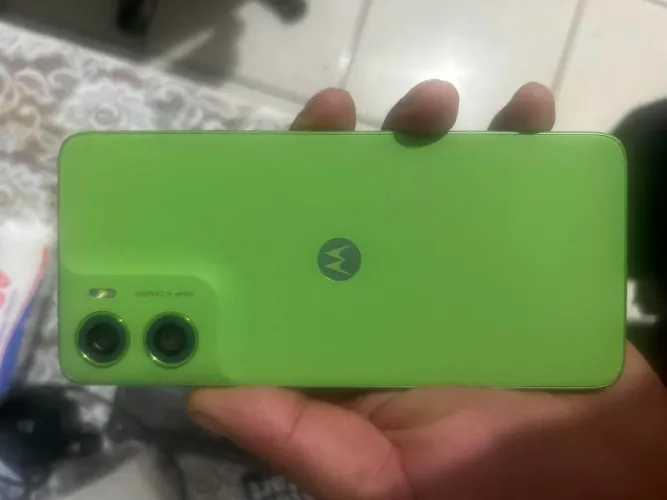 Motorola Moto G06 256GB 4GB RAM Verde Tela 6.9" Câmera 50MP Bateria 5200mAh Android 15 4G