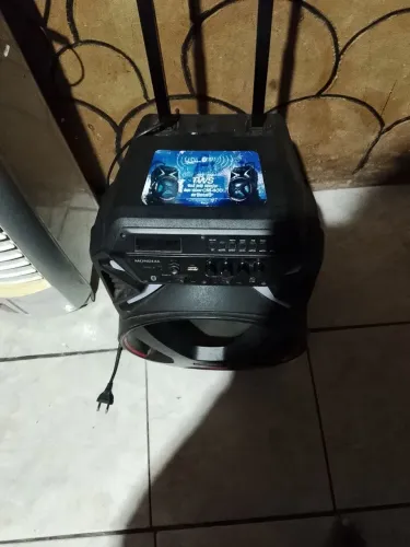 Vendo caixa de som bem alta  400wats
