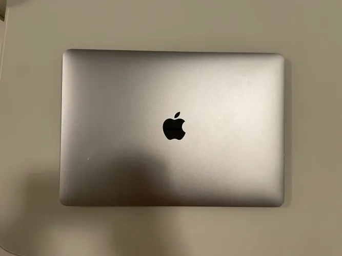 MacBook Pro, modelo A1708, 8GB, 128GB de SSD