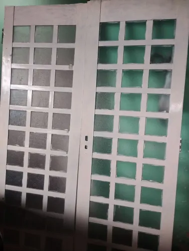 Porta de ferro com vidro