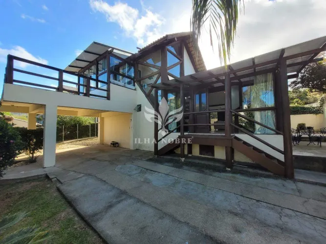 Casa mobiliada com 3 suítes e espaço gourmet à venda no Rio Tavares