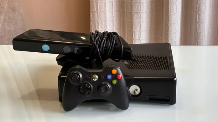 XBOX 360/KINECT/CONTROLE/5 JOGOS - Defeito luz vermelha