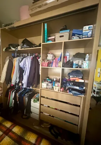 Guarda-Roupa 4 Gavetas com Espelho e Portas de Correr