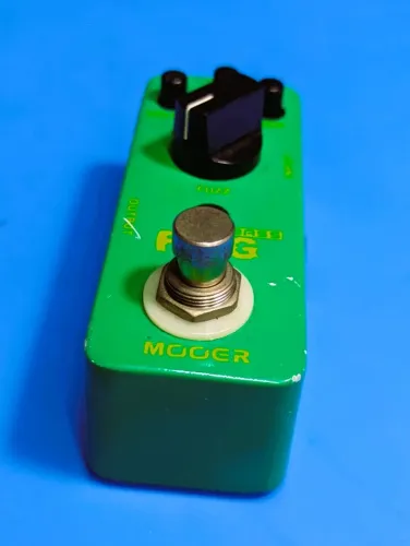 Pedal Bass Fuzz Mooer FOG baixo