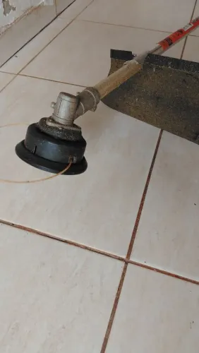 Máquina de cortar grama 