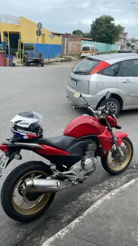 Vende-se cb300 segundo dono possui manual chave original