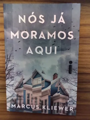 Nos Ja Moramos Aqui (Marcus Kliewer) Editora Intrinseca 2025 / 320 pg