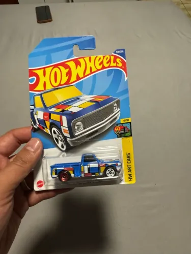 Hotwheels Custom '69 Chevy Pickup (Série HW Art Cars 2022, número 108/250)