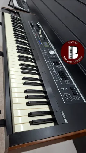 Teclado Roland VR-730 - Estado de Zero - Aceitamos Trocas - Dividimos em até 12x