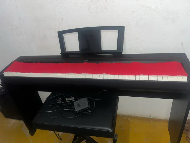 Piano Yamaha P-35 Completo + móvel + banqueta + pedal