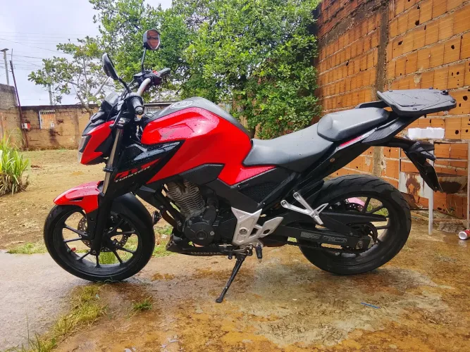 Vendo linda cb 300 Twister f
