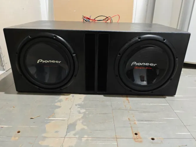 Pioneer cara preta
