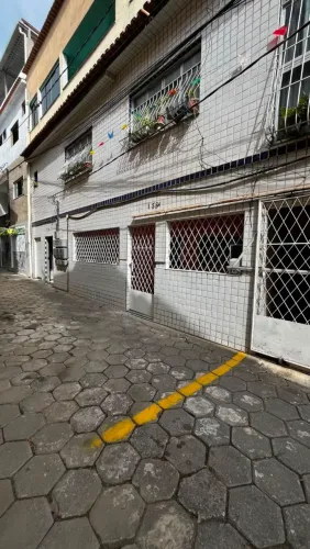 Alugo casa 2 quartos com suite em Maruípe 