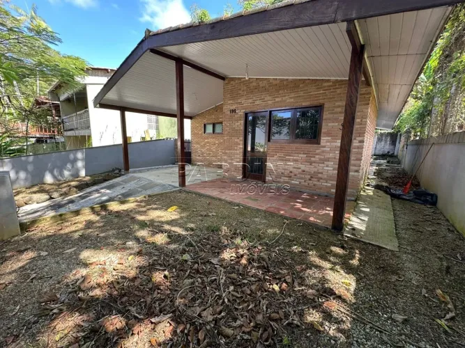 Casa à venda na Praia das Toninhas em Ubatuba!